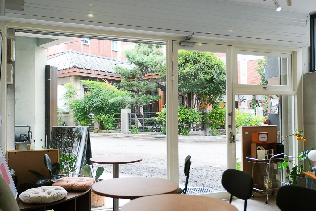 台中西屯|Bake INN.網路甜點工作室轉型甜點店,逢甲商圈巷弄裡的咖啡館 @飛天璇的口袋 台中西屯|Bake INN.網路甜點工作室轉型甜點店,逢甲商圈巷弄裡的咖啡館 @飛天璇的口袋