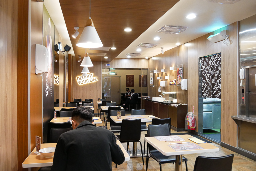 台中南屯｜鬍鬚張魯肉飯．紅到日本的滷肉飯，滷肉飯節人氣第一名 @飛天璇的口袋