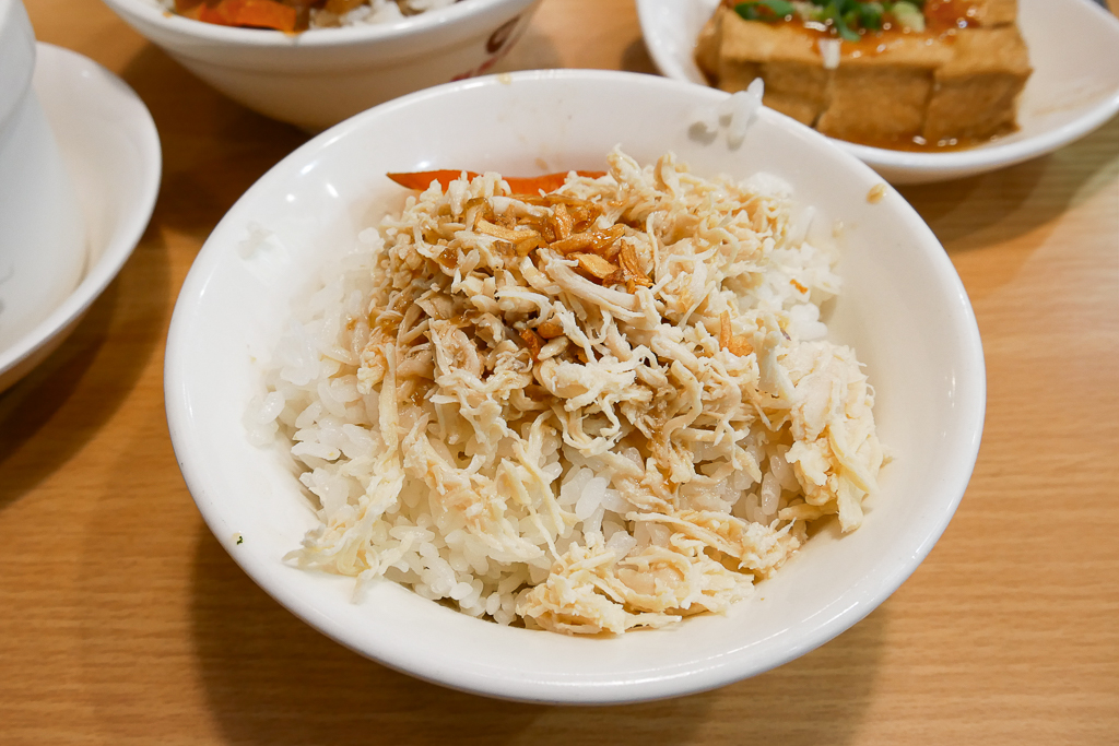 台中南屯｜鬍鬚張魯肉飯．紅到日本的滷肉飯，滷肉飯節人氣第一名 @飛天璇的口袋