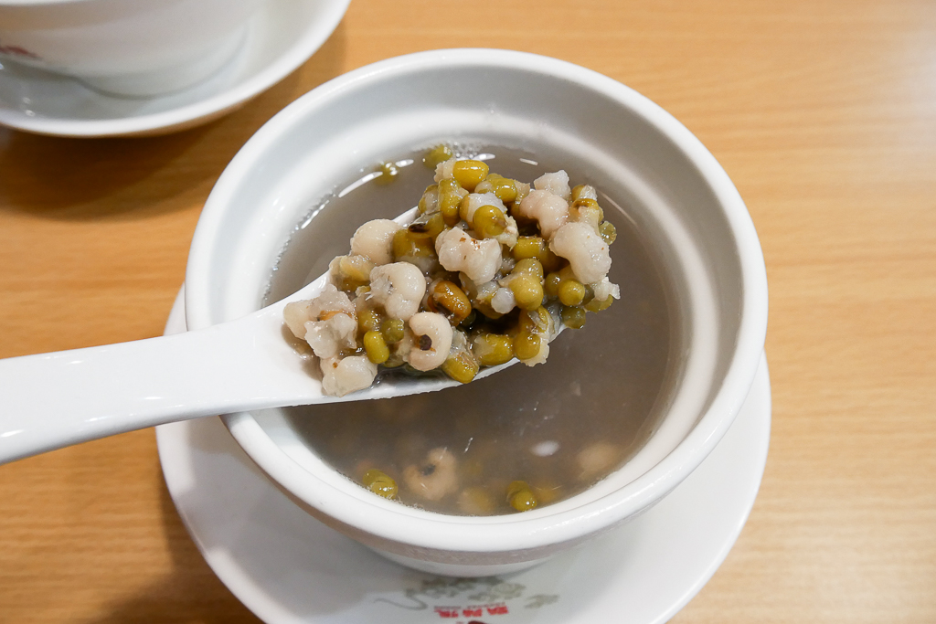 台中南屯｜鬍鬚張魯肉飯．紅到日本的滷肉飯，滷肉飯節人氣第一名 @飛天璇的口袋