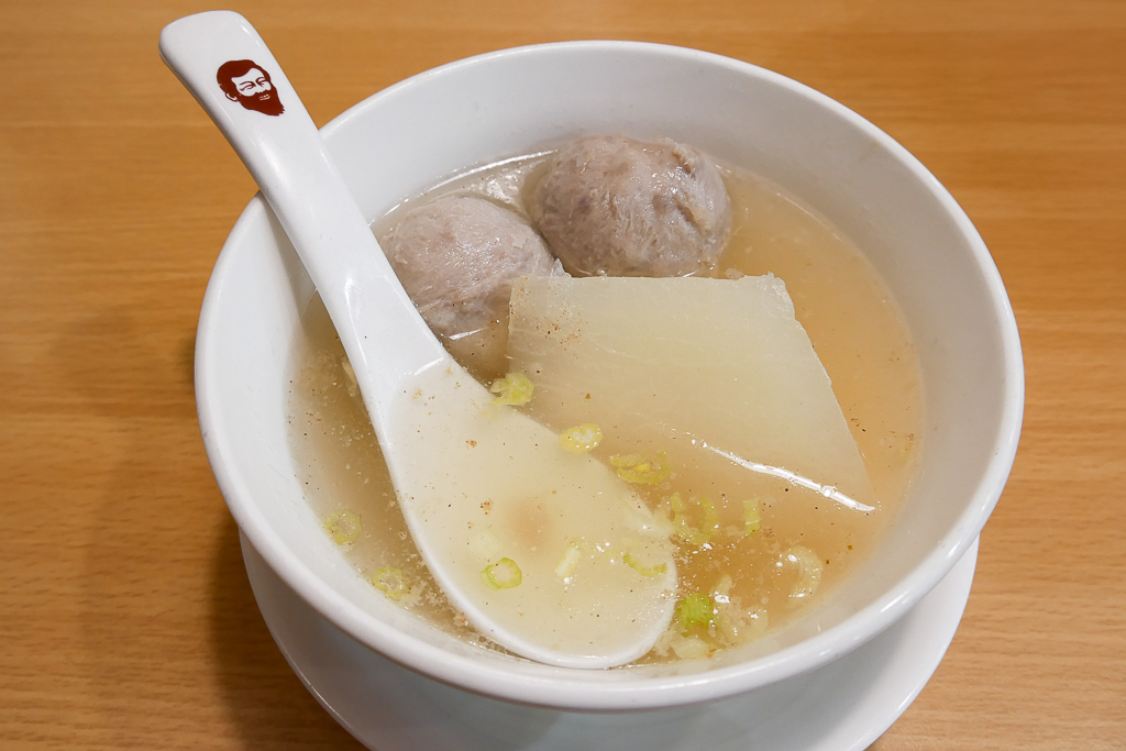 台中南屯｜鬍鬚張魯肉飯．紅到日本的滷肉飯，滷肉飯節人氣第一名 @飛天璇的口袋