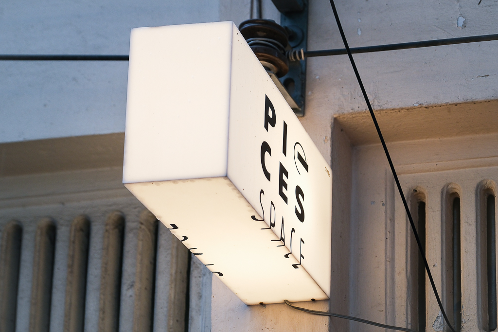 泰國曼谷｜Pieces Cafe & Bed．曼谷嵩越路特色咖啡館，有可愛胸部造型的麵包 @飛天璇的口袋