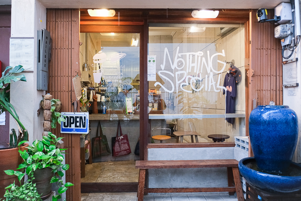 泰國曼谷｜Pieces Cafe & Bed．曼谷嵩越路特色咖啡館，有可愛胸部造型的麵包 @飛天璇的口袋