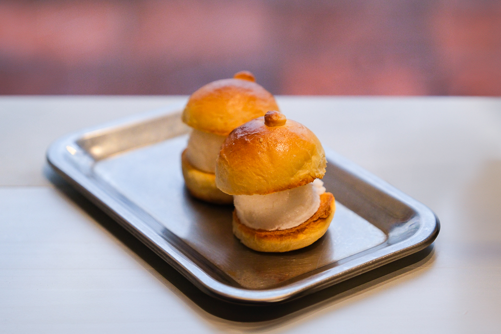 泰國曼谷｜Pieces Cafe & Bed．曼谷嵩越路特色咖啡館，有可愛胸部造型的麵包 @飛天璇的口袋