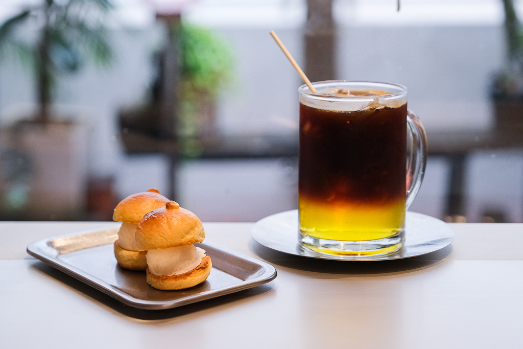 泰國曼谷｜Pieces Cafe & Bed．曼谷嵩越路特色咖啡館，有可愛胸部造型的麵包 @飛天璇的口袋