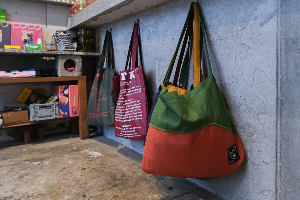 泰國曼谷｜Pieces Cafe & Bed．曼谷嵩越路特色咖啡館，有可愛胸部造型的麵包 @飛天璇的口袋