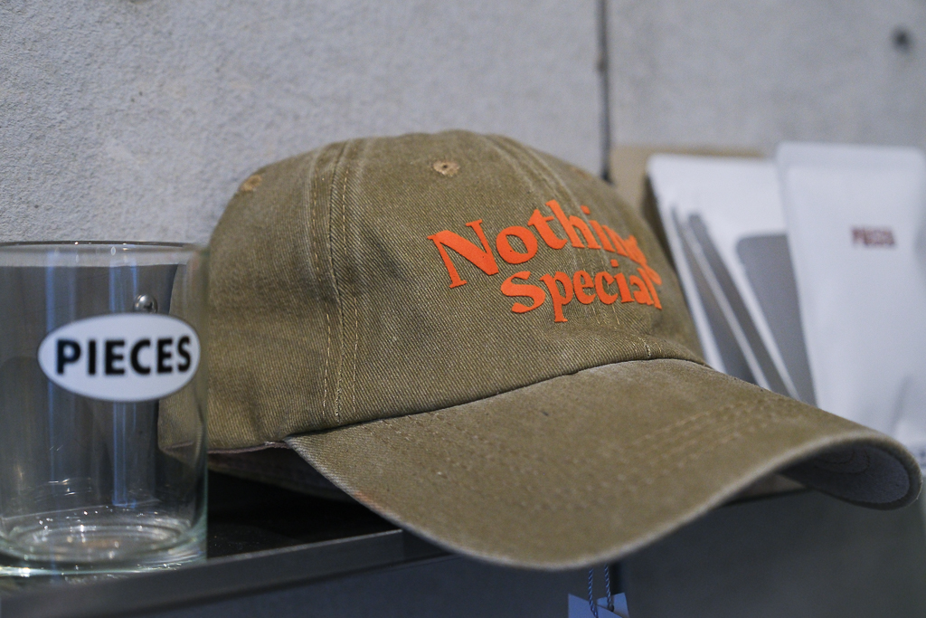 泰國曼谷｜Pieces Cafe & Bed．曼谷嵩越路特色咖啡館，有可愛胸部造型的麵包 @飛天璇的口袋