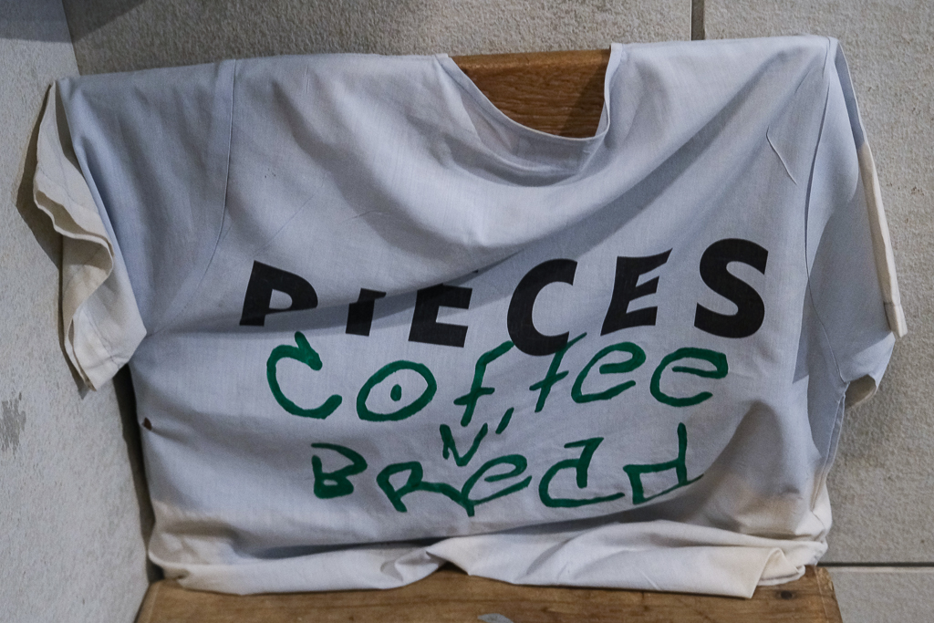 泰國曼谷｜Pieces Cafe & Bed．曼谷嵩越路特色咖啡館，有可愛胸部造型的麵包 @飛天璇的口袋