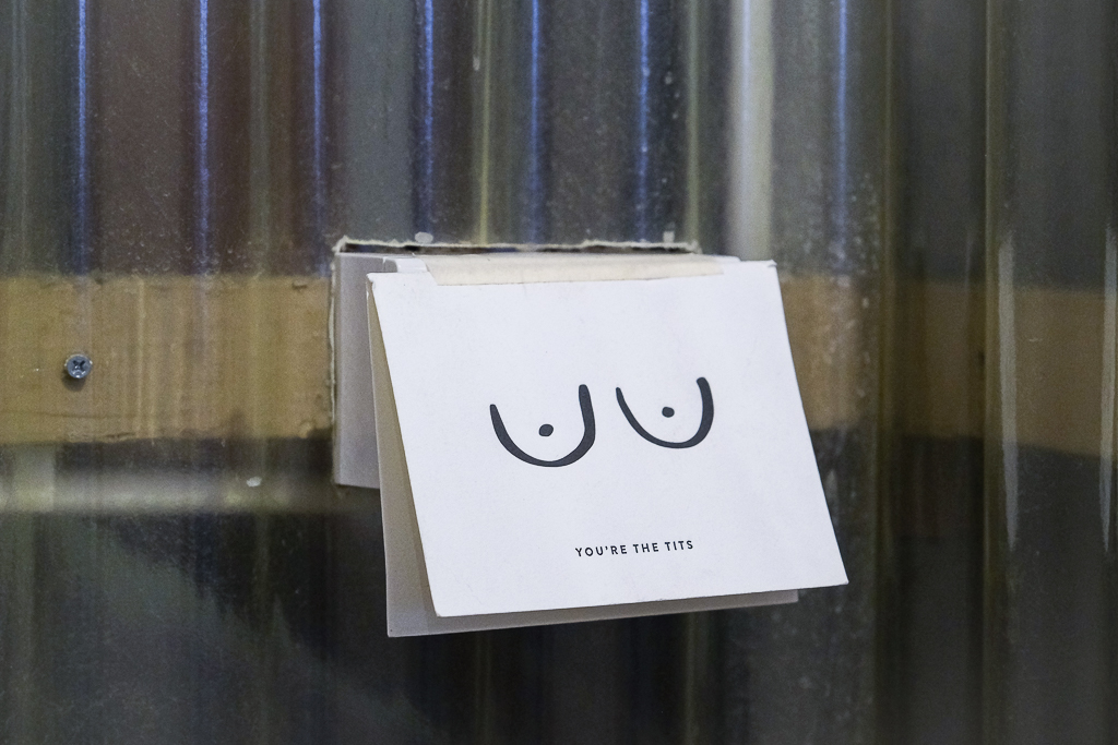 泰國曼谷｜Pieces Cafe & Bed．曼谷嵩越路特色咖啡館，有可愛胸部造型的麵包 @飛天璇的口袋