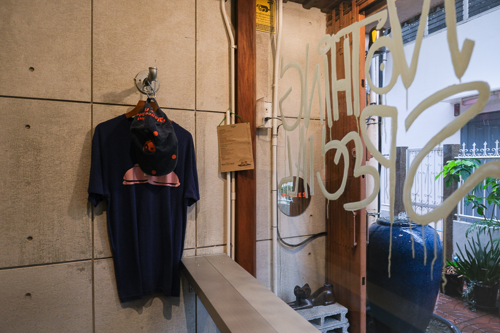 泰國曼谷｜Pieces Cafe & Bed．曼谷嵩越路特色咖啡館，有可愛胸部造型的麵包 @飛天璇的口袋