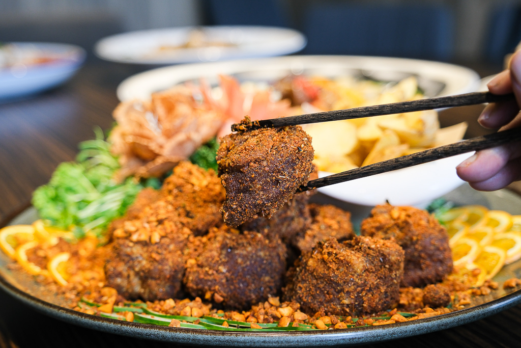 台中北屯｜范頭家客家餐廳 機捷特店．2025台中父親節餐廳，10人席桌菜7588元(早鳥享96折) @飛天璇的口袋