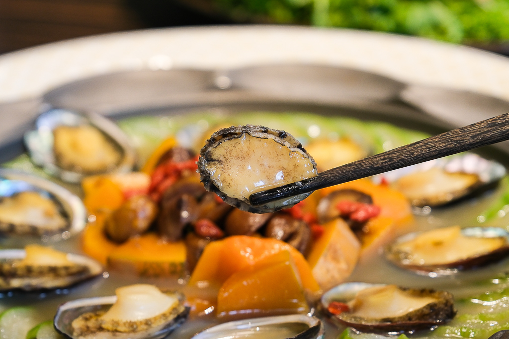 台中北屯｜范頭家客家餐廳 機捷特店．2025台中父親節餐廳，10人席桌菜7588元(早鳥享96折) @飛天璇的口袋