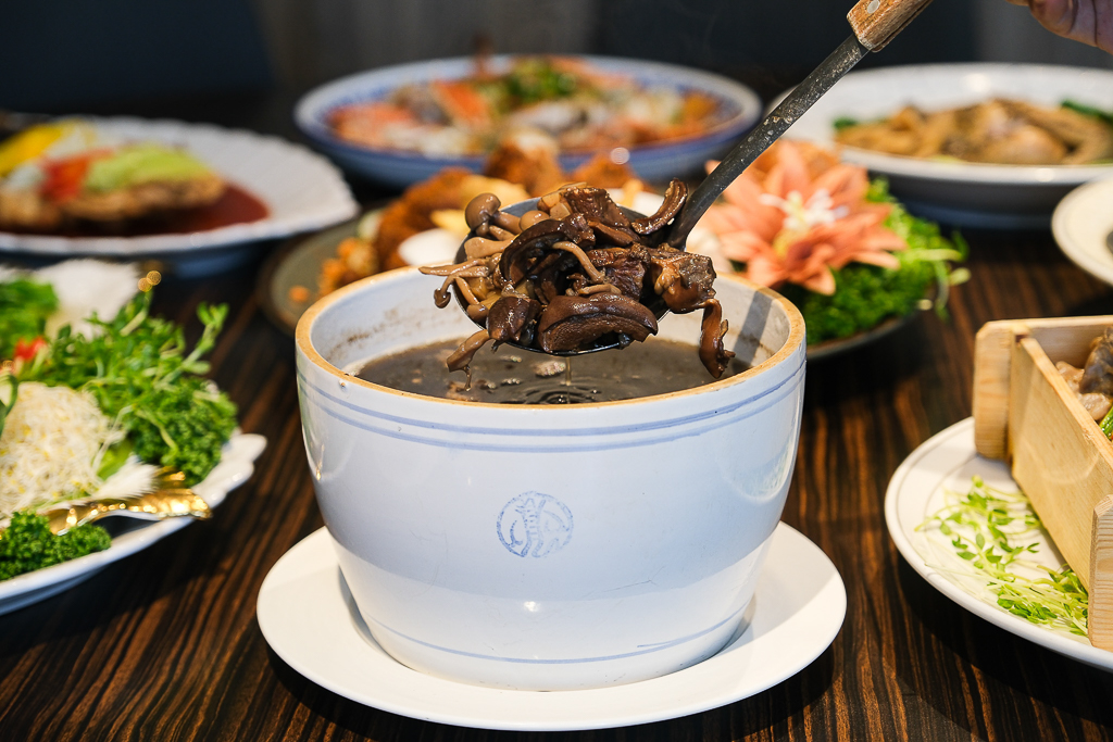 台中北屯｜范頭家客家餐廳 機捷特店．2025台中父親節餐廳，10人席桌菜7588元(早鳥享96折) @飛天璇的口袋