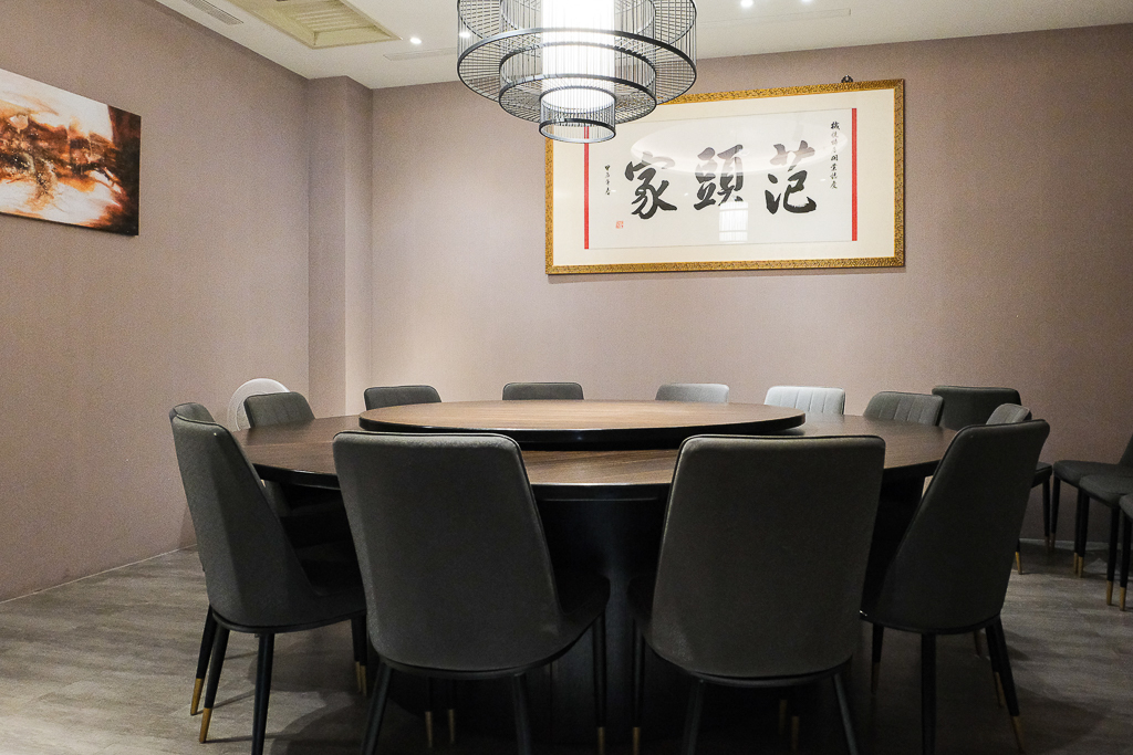 台中北屯｜范頭家客家餐廳 機捷特店．2025台中父親節餐廳，10人席桌菜7588元(早鳥享96折) @飛天璇的口袋