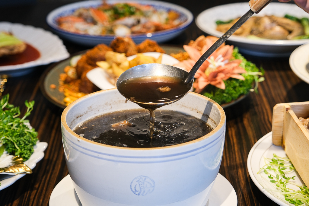 台中北屯｜范頭家客家餐廳 機捷特店．2025台中父親節餐廳，10人席桌菜7588元(早鳥享96折) @飛天璇的口袋