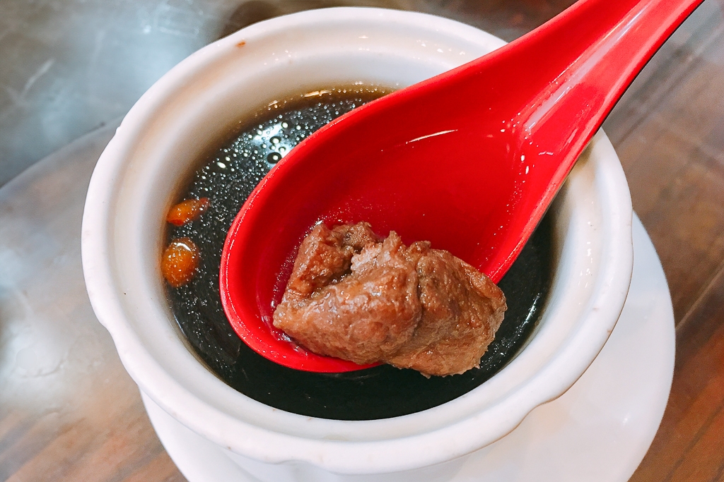 新竹竹北｜鄉親養生館．24小時營業按摩店，免費吃滷肉飯、熱湯、甜品和水果 @飛天璇的口袋