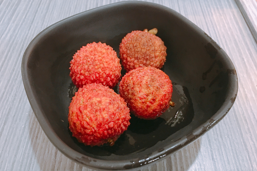 新竹竹北｜鄉親養生館．24小時營業按摩店，免費吃滷肉飯、熱湯、甜品和水果 @飛天璇的口袋