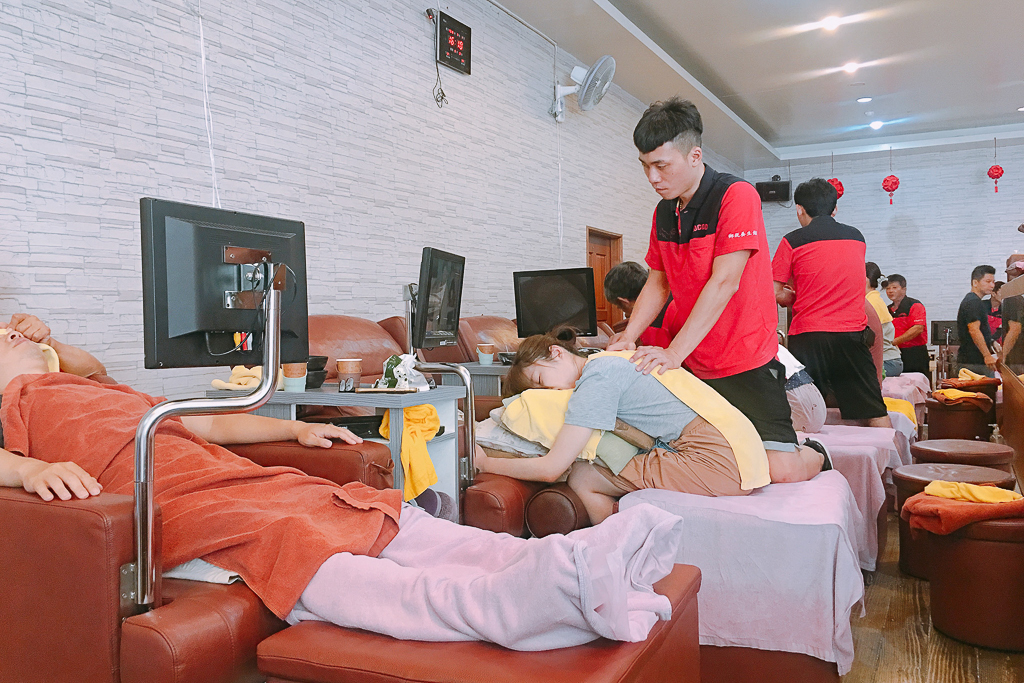 新竹竹北｜鄉親養生館．24小時營業按摩店，免費吃滷肉飯、熱湯、甜品和水果 @飛天璇的口袋