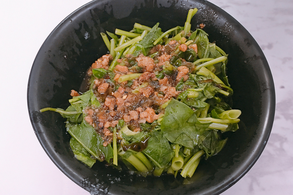 台中北區｜和記傻瓜麵．一中學子讀書的回憶，簡單的黑醋醬油成就一碗經典 @飛天璇的口袋