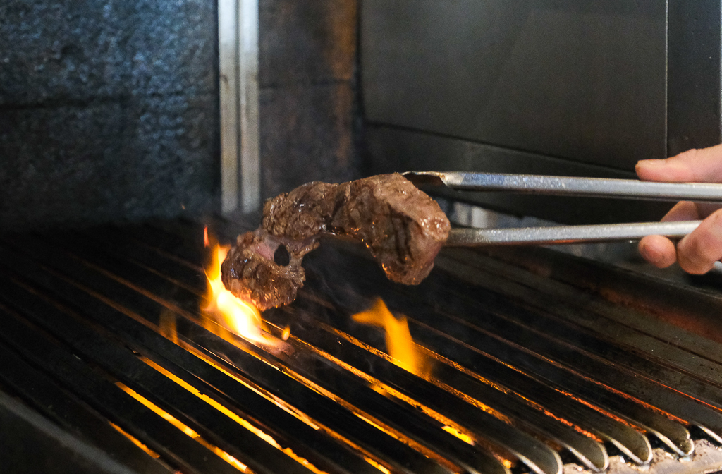 台中西區｜台中直火料理 FORE．龍眼木直火柴燒牛排．台中美術館玻璃屋餐廳 @飛天璇的口袋