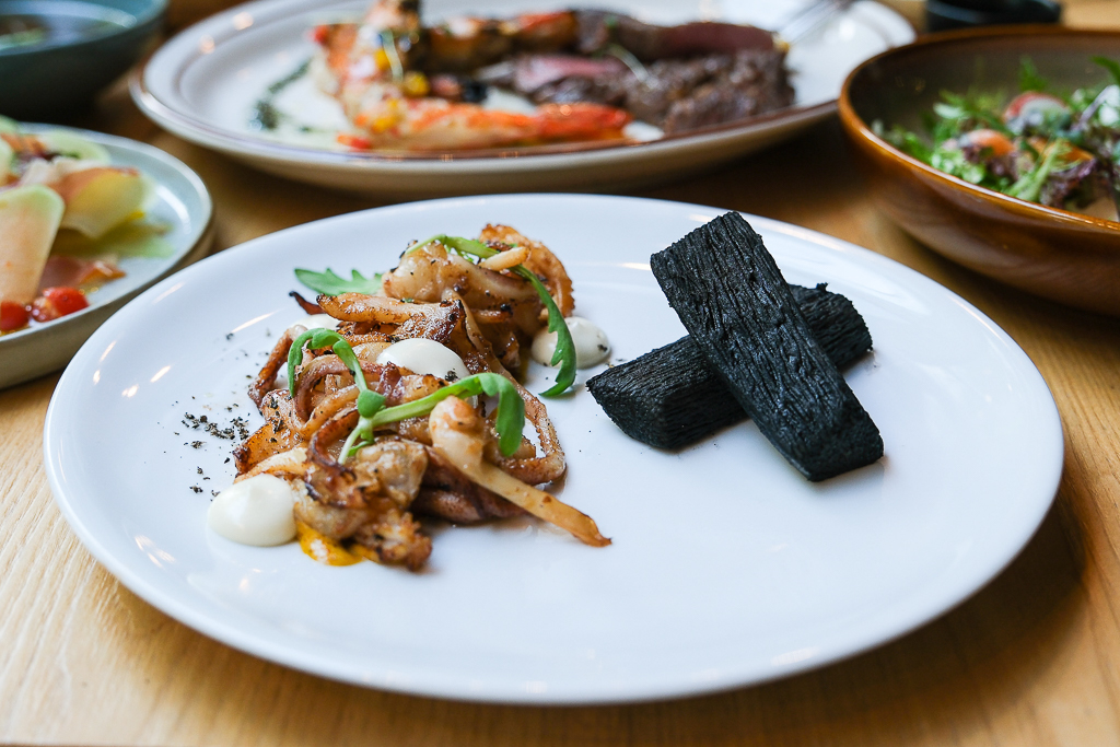 台中西區｜台中直火料理 FORE．龍眼木直火柴燒牛排．台中美術館玻璃屋餐廳 @飛天璇的口袋