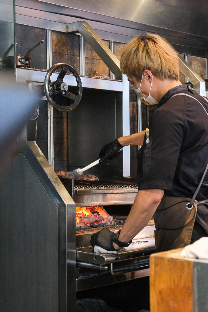 台中西區｜台中直火料理 FORE．龍眼木直火柴燒牛排．台中美術館玻璃屋餐廳 @飛天璇的口袋