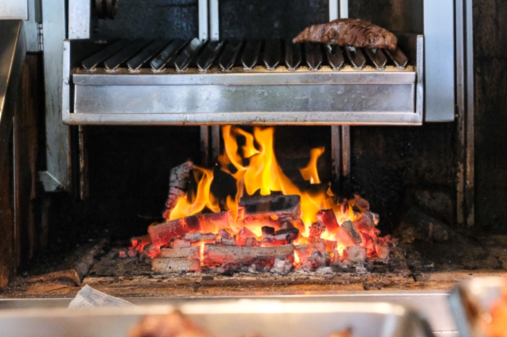 台中西區｜台中直火料理 FORE．龍眼木直火柴燒牛排．台中美術館玻璃屋餐廳 @飛天璇的口袋