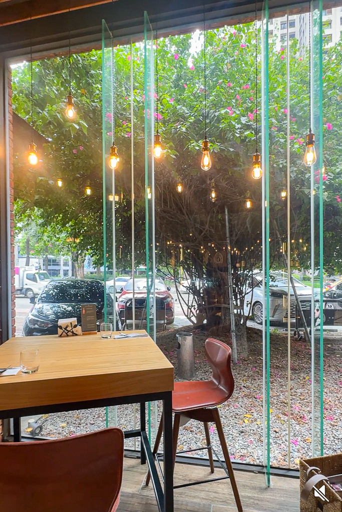 台中西區｜台中直火料理 FORE．龍眼木直火柴燒牛排．台中美術館玻璃屋餐廳 @飛天璇的口袋