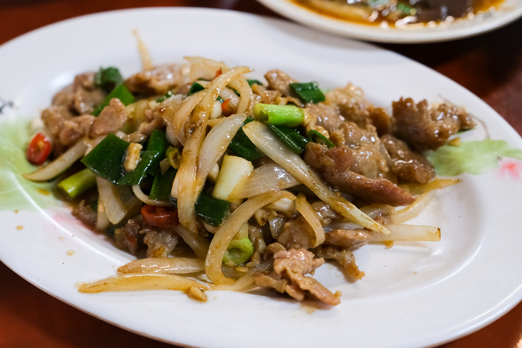 南投竹山｜福伯黃金雞．紫南宮甕缸雞吃這間？龍眼木燻烤的特殊香氣 @飛天璇的口袋