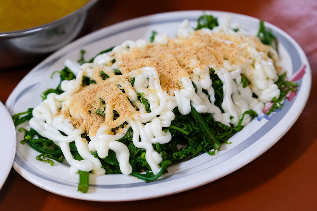 南投竹山｜福伯黃金雞．紫南宮甕缸雞吃這間？龍眼木燻烤的特殊香氣 @飛天璇的口袋