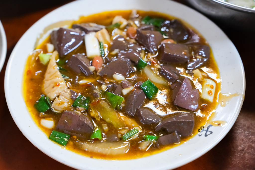 南投竹山｜福伯黃金雞．紫南宮甕缸雞吃這間？龍眼木燻烤的特殊香氣 @飛天璇的口袋