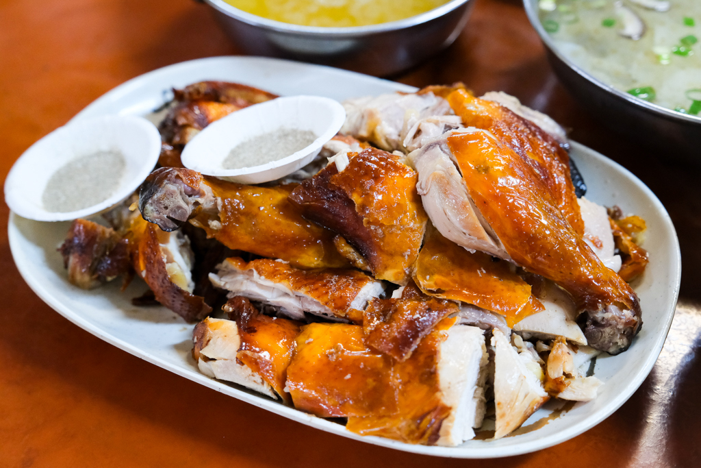 南投竹山｜福伯黃金雞．紫南宮甕缸雞吃這間？龍眼木燻烤的特殊香氣 @飛天璇的口袋