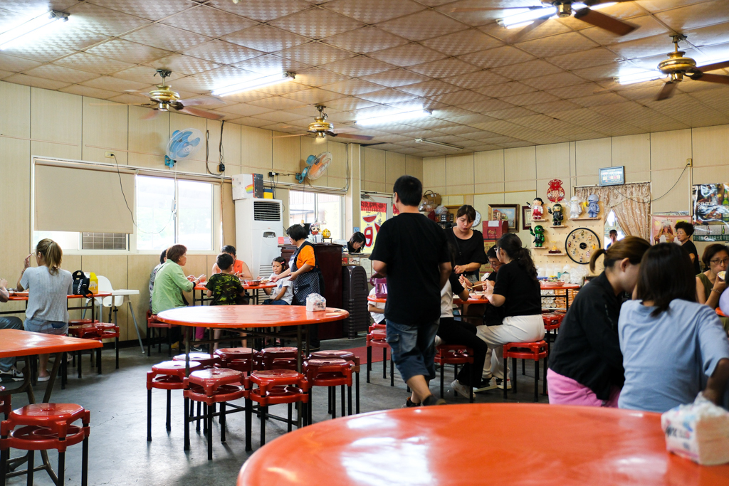 南投竹山｜福伯黃金雞．紫南宮甕缸雞吃這間？龍眼木燻烤的特殊香氣 @飛天璇的口袋