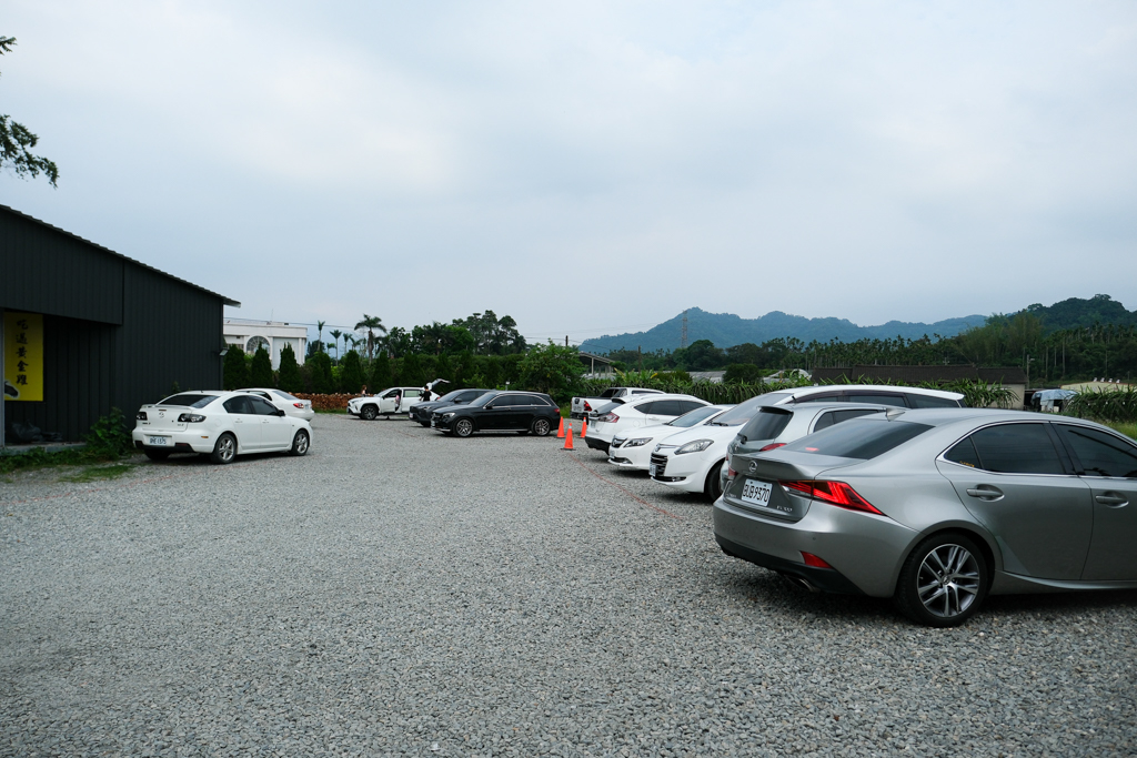 南投竹山｜福伯黃金雞．紫南宮甕缸雞吃這間？龍眼木燻烤的特殊香氣 @飛天璇的口袋