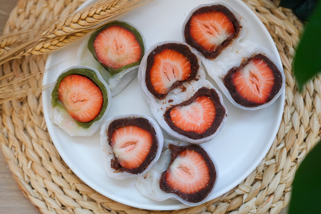 台南中西｜福樂屋．台南40年麻糬老店，草莓大福365天都吃得到 @飛天璇的口袋