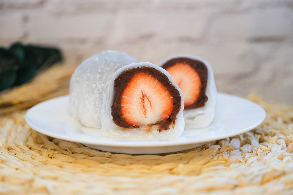 台南中西｜福樂屋．台南40年麻糬老店，草莓大福365天都吃得到 @飛天璇的口袋