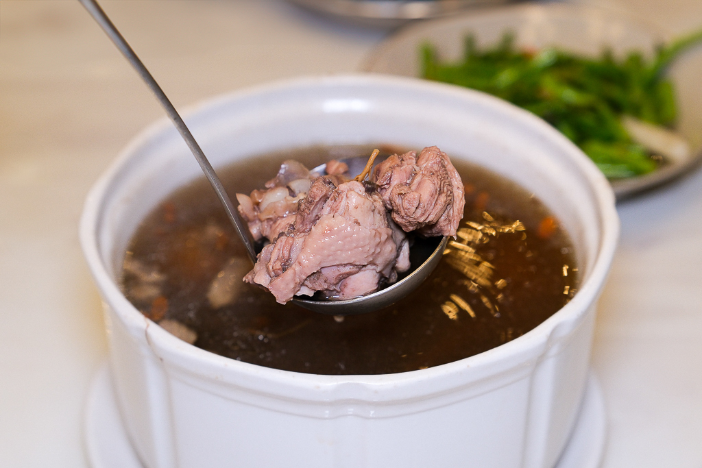 台中北屯｜鴻龍宴活蝦料理．8人套餐4599元10道佳餚，2025台中父親節餐廳推薦 @飛天璇的口袋