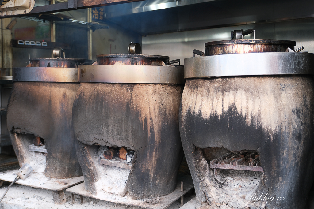 南投竹山｜福伯黃金雞．紫南宮甕缸雞吃這間？龍眼木燻烤的特殊香氣 @飛天璇的口袋