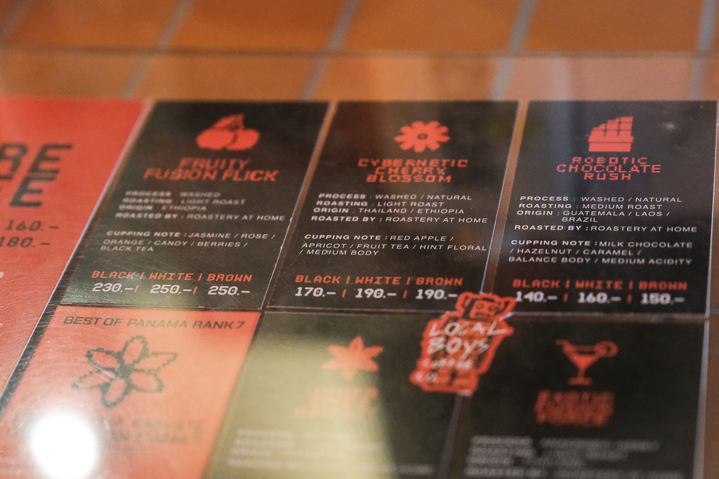 泰國曼谷｜Local Boys Coffee．一開幕就爆紅引發打卡風潮，曼谷嵩越路人氣咖啡館 @飛天璇的口袋