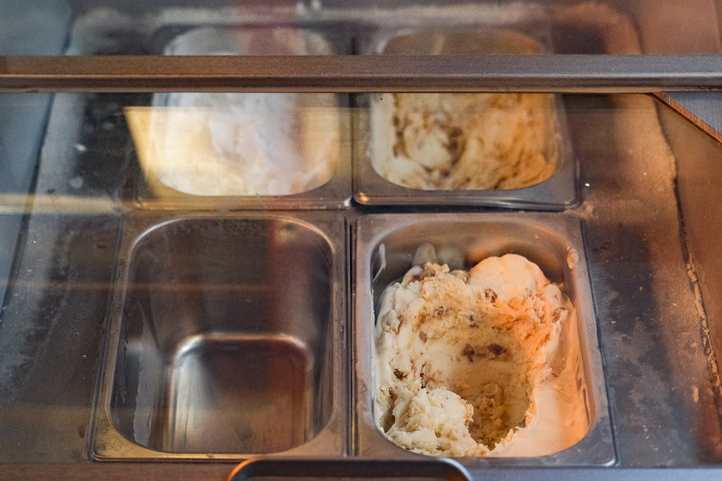 泰國曼谷｜Local Boys Coffee．一開幕就爆紅引發打卡風潮，曼谷嵩越路人氣咖啡館 @飛天璇的口袋