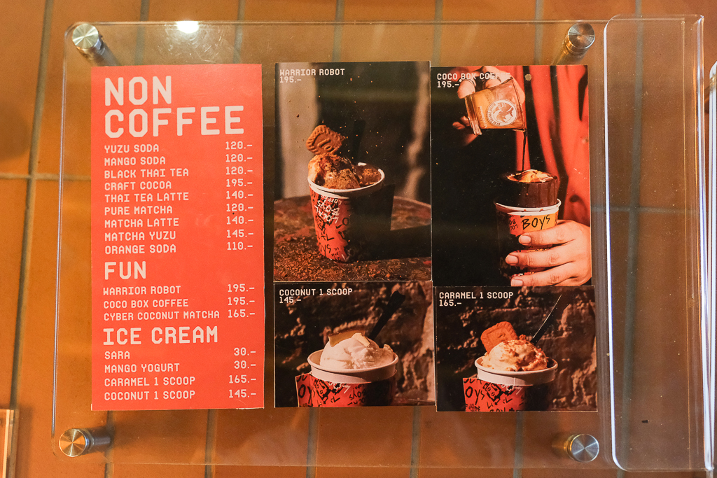 泰國曼谷｜Local Boys Coffee．一開幕就爆紅引發打卡風潮，曼谷嵩越路人氣咖啡館 @飛天璇的口袋