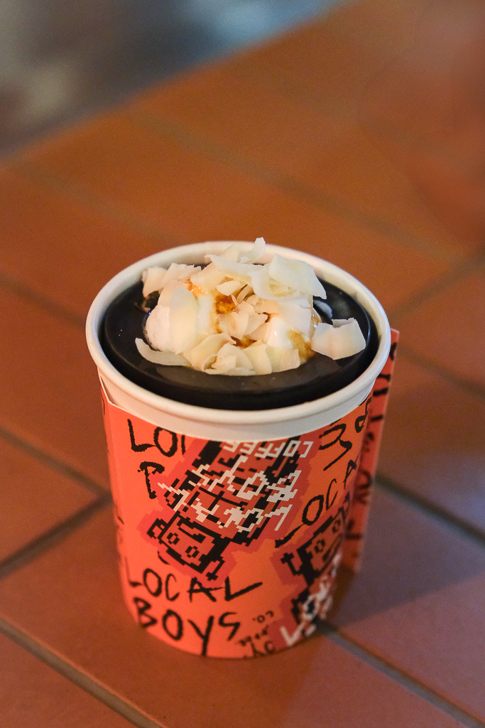 泰國曼谷｜Local Boys Coffee．一開幕就爆紅引發打卡風潮，曼谷嵩越路人氣咖啡館 @飛天璇的口袋