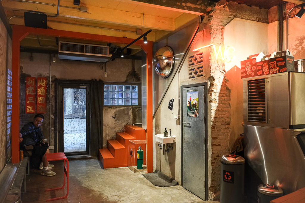 泰國曼谷｜Local Boys Coffee．一開幕就爆紅引發打卡風潮，曼谷嵩越路人氣咖啡館 @飛天璇的口袋