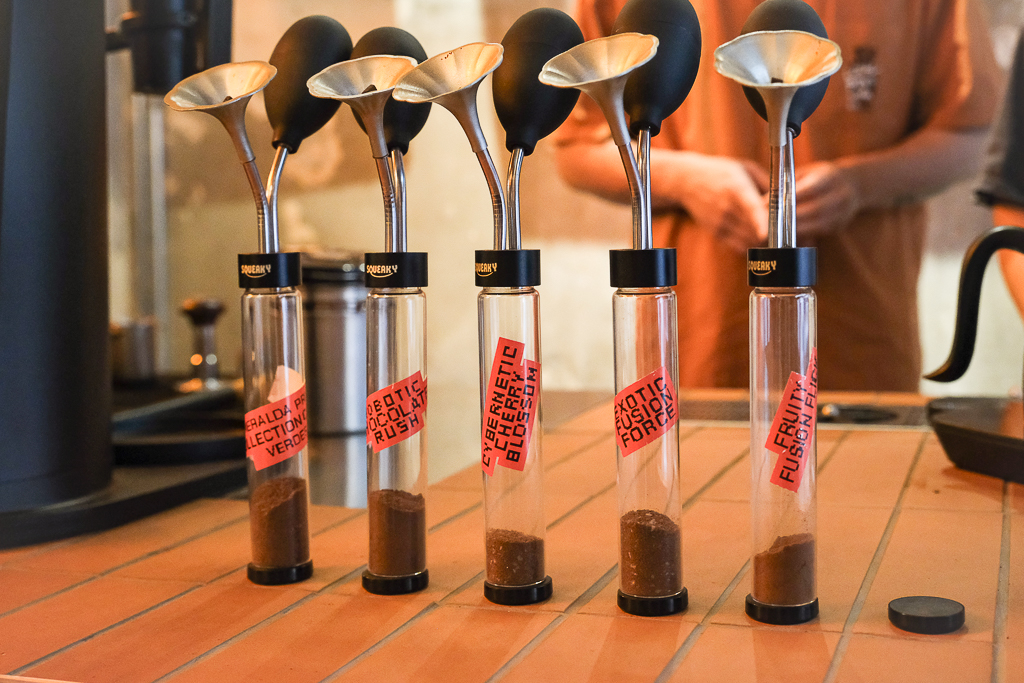 泰國曼谷｜Local Boys Coffee．一開幕就爆紅引發打卡風潮，曼谷嵩越路人氣咖啡館 @飛天璇的口袋