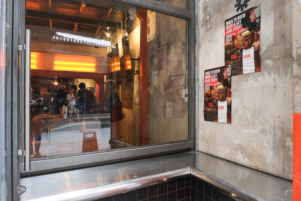 泰國曼谷｜Local Boys Coffee．一開幕就爆紅引發打卡風潮，曼谷嵩越路人氣咖啡館 @飛天璇的口袋