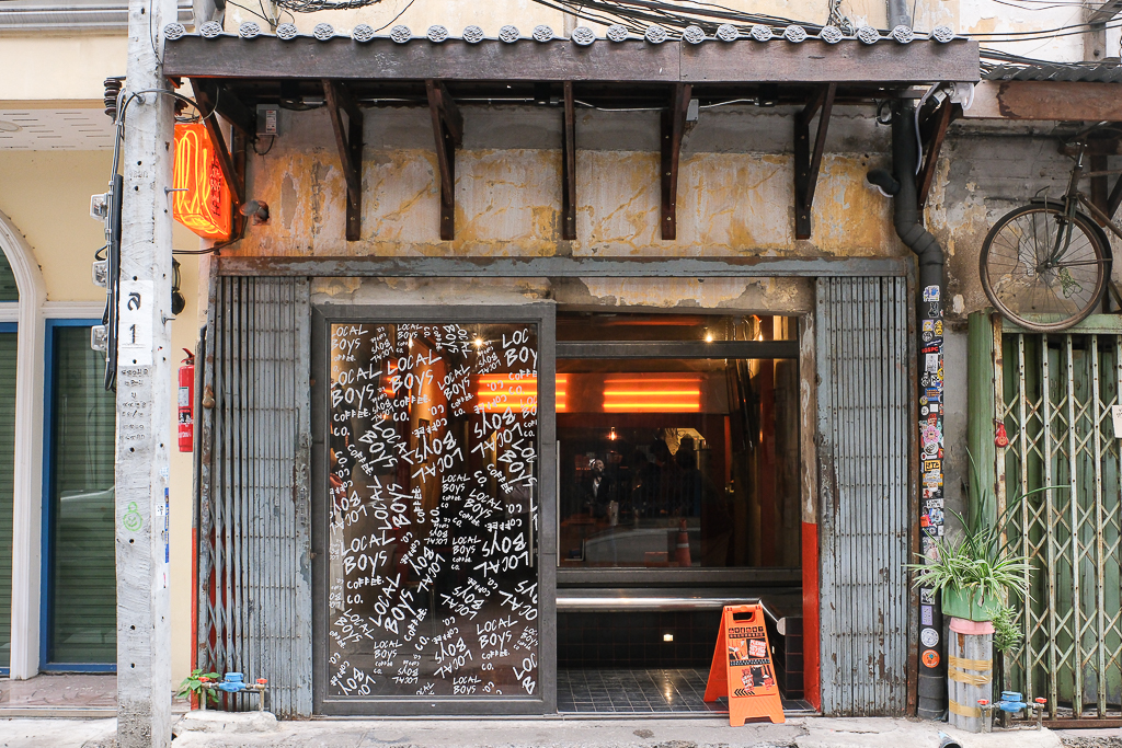 泰國曼谷｜Local Boys Coffee．一開幕就爆紅引發打卡風潮，曼谷嵩越路人氣咖啡館 @飛天璇的口袋