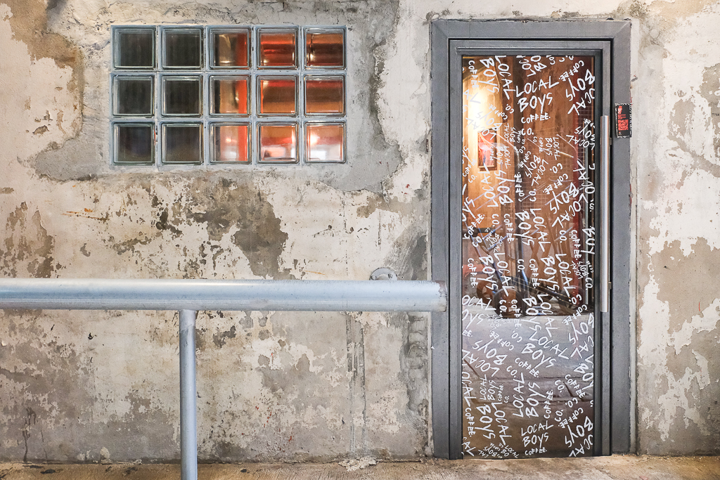 泰國曼谷｜Local Boys Coffee．一開幕就爆紅引發打卡風潮，曼谷嵩越路人氣咖啡館 @飛天璇的口袋