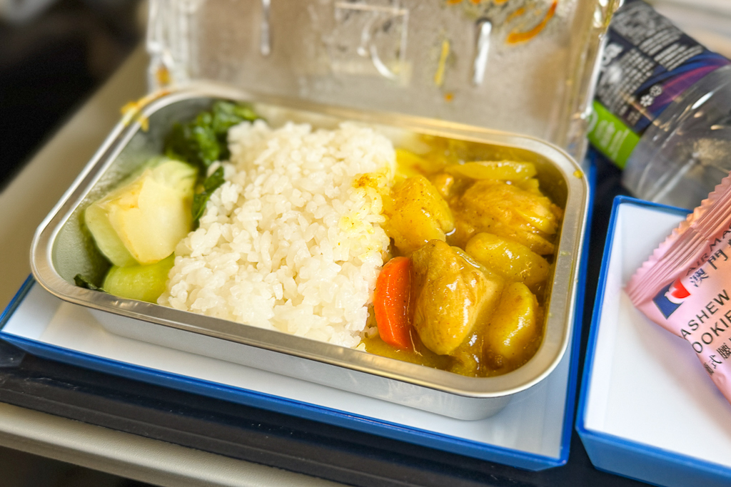 中國澳門｜澳門航空 Air Macau．NX631 台北-澳門 空中巴士320，經濟艙餐點分享 @飛天璇的口袋