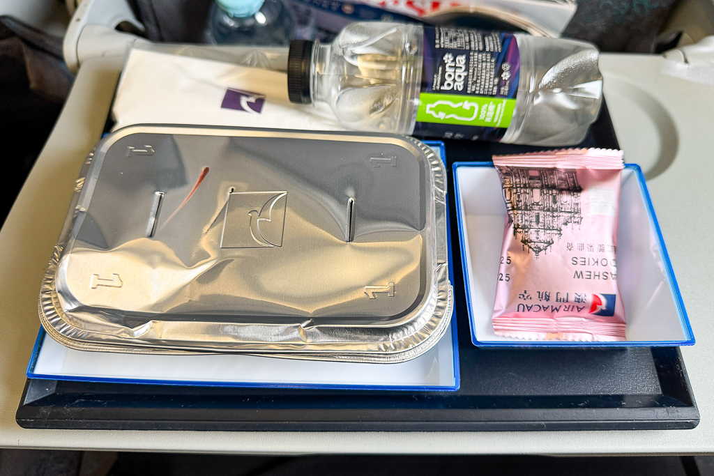 中國澳門｜澳門航空 Air Macau．NX631 台北-澳門 空中巴士320，經濟艙餐點分享 @飛天璇的口袋