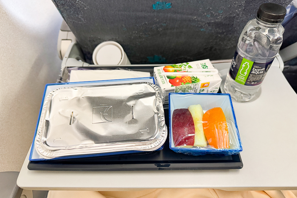 中國澳門｜澳門航空 Air Macau．NX631 台北-澳門 空中巴士320，經濟艙餐點分享 @飛天璇的口袋